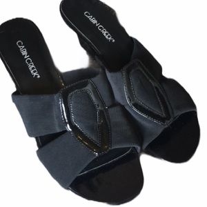 NWOT Cabin Creek black sandals flats slip on 7